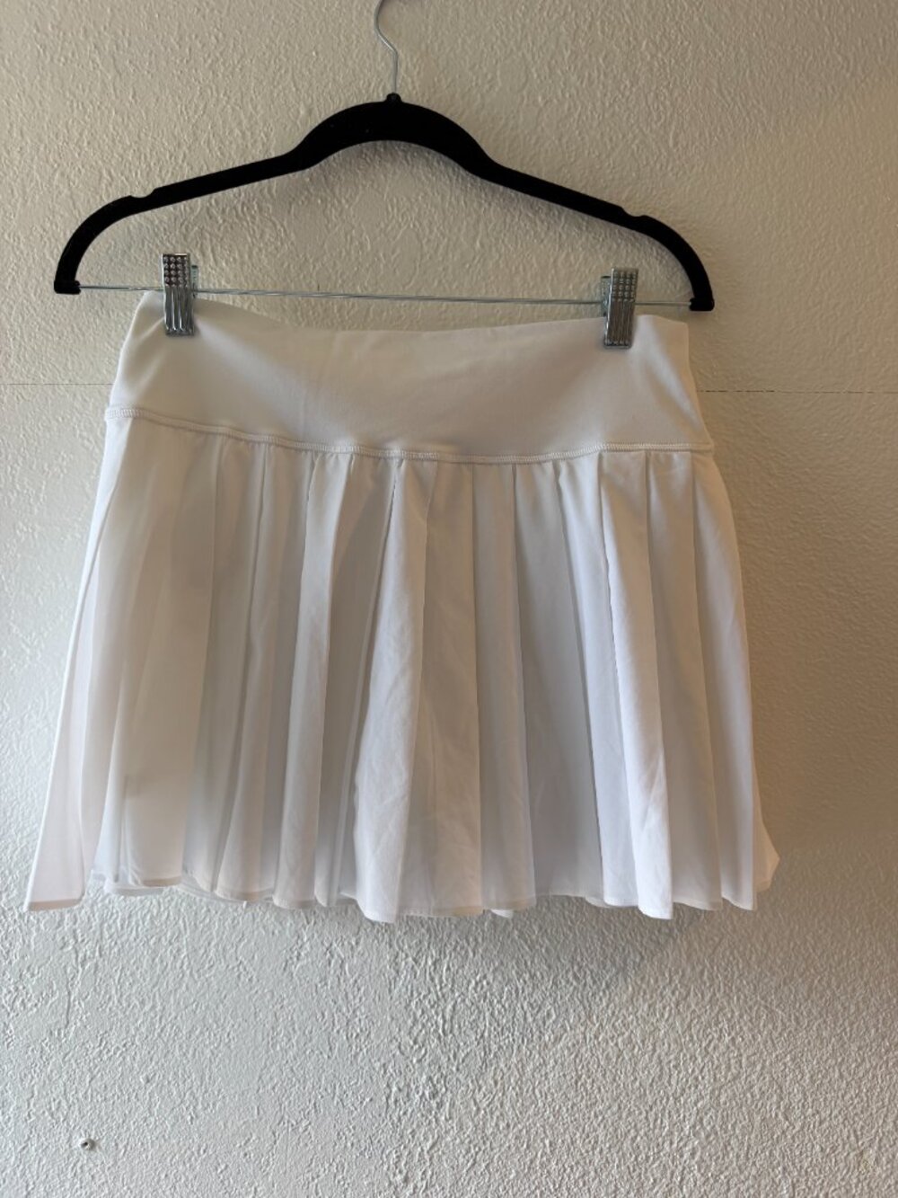 NWOT Aerie Offline White Pleated Skirt with Shorts, Size L